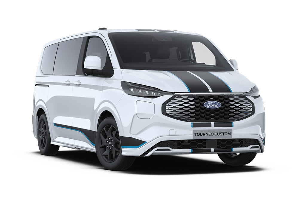 Angle avant gauche d’un Ford E-Tourneo Custom Sport blanc.