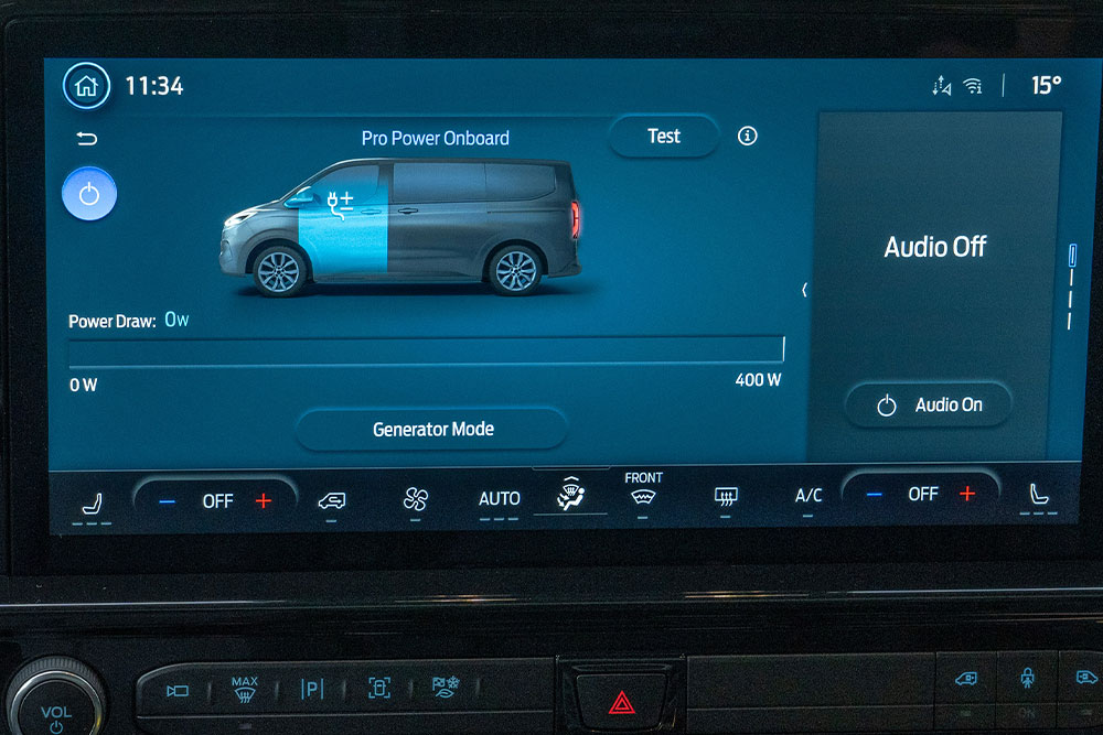 L’écran du tableau de bord du Ford E-Tourneo Custom affiche le système Pro Power Onboard, contrôlant la puissance de sortie.