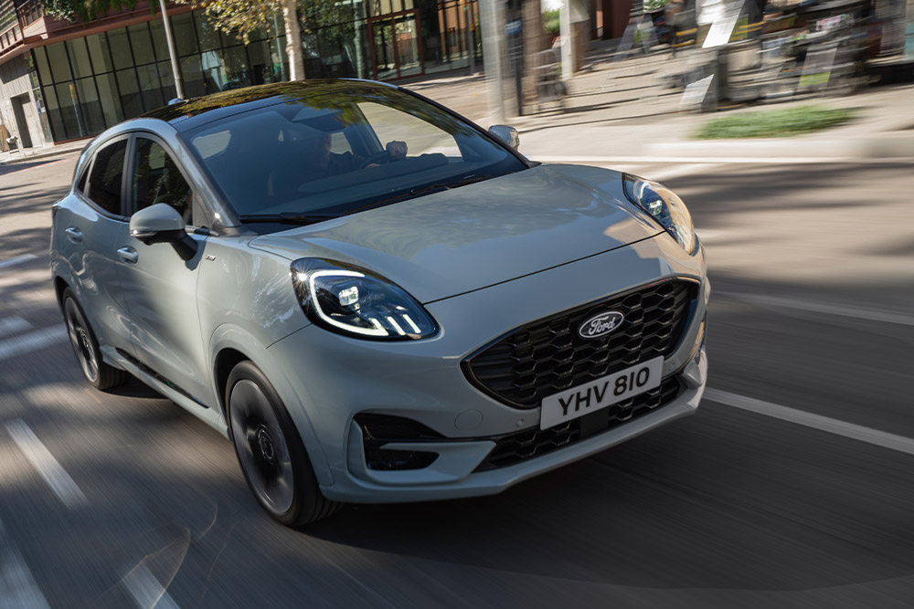 Nouvelle Ford Puma en conduite, utilisant le régulateur de vitesse adaptatif.