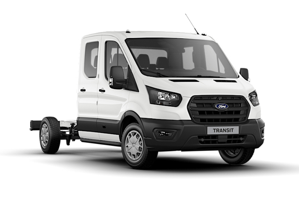 Ford Transit Châssis Double Cabine Trend blanc sur fond blanc.